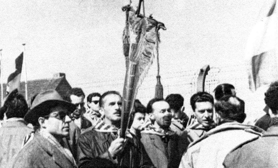 Primo Levi en una ceremonia de aniversario de la liberación de los campos