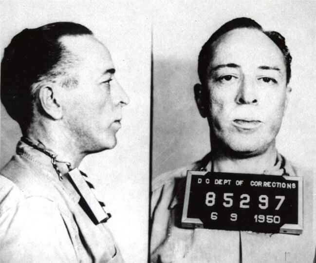 Ficha policial de Dalton Trumbo al entrar en prisión