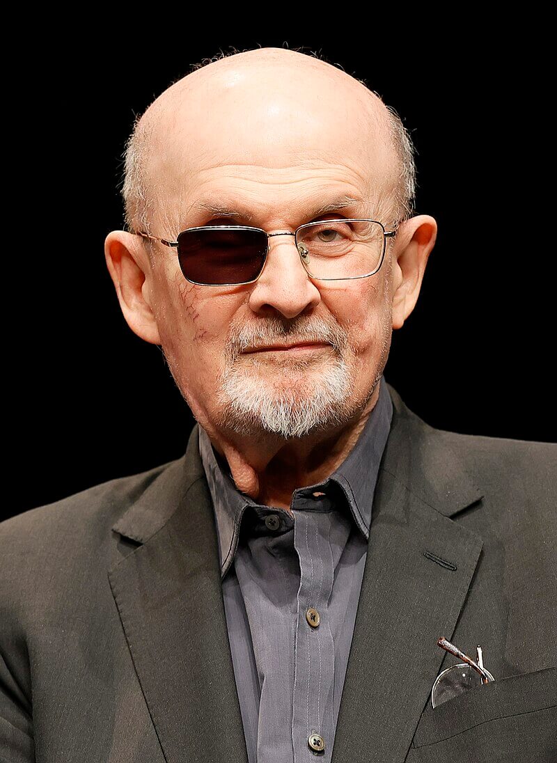Salam Rushdie tras su último intento de asesinato