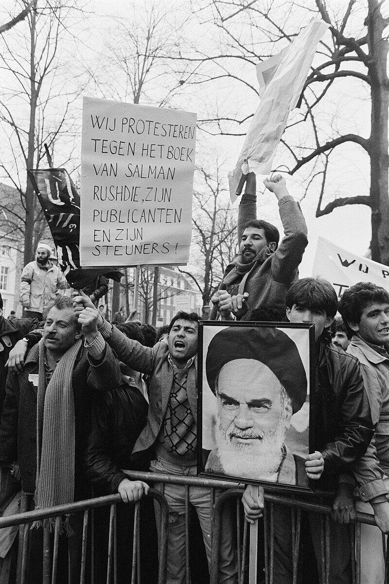 Manifestación en apoyo a la fatwua contra Salman Rushdie y sus Versos Satánicos