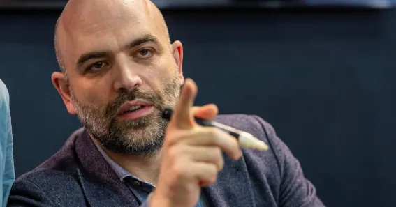 Roberto Saviano publica Grita