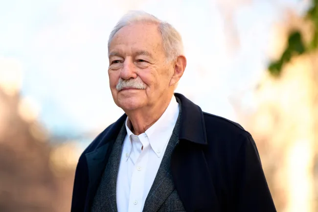 Eduardo Mendoza