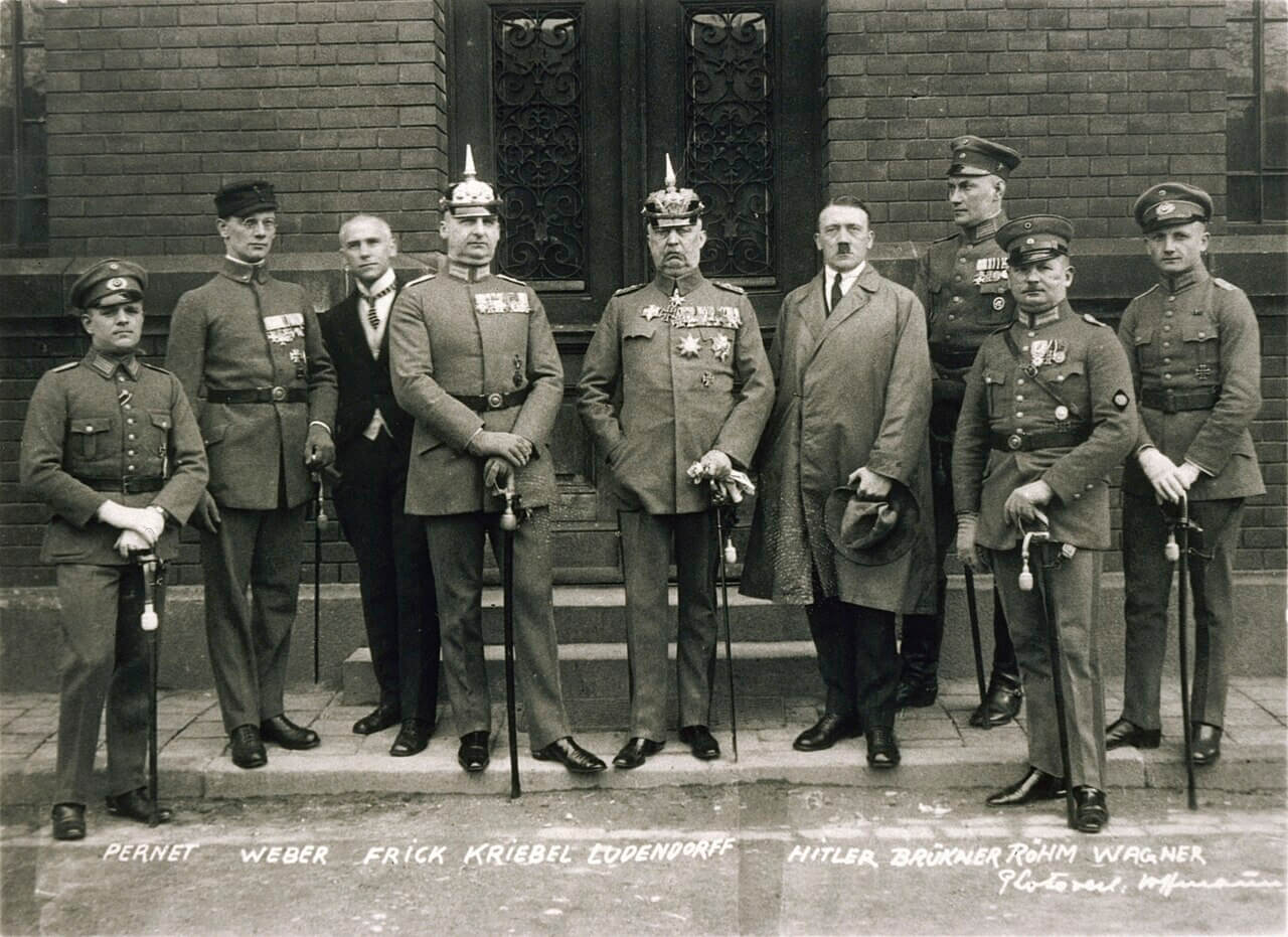 Hitler y el resto de acusados por el intento de golpe de estado en Munich