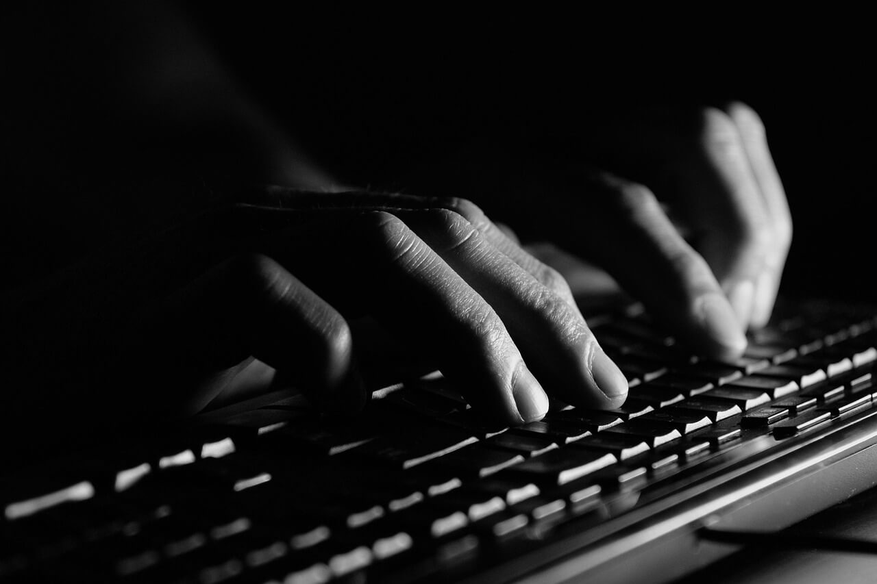 El Negro Literario: la controvertida figura detrás de muchos éxitos editoriales
