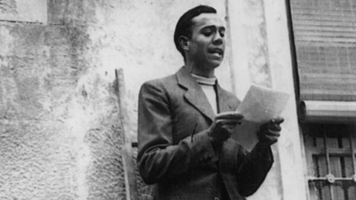 Miguel Hernández leyendo en público la Elegía a Ramón Sijé