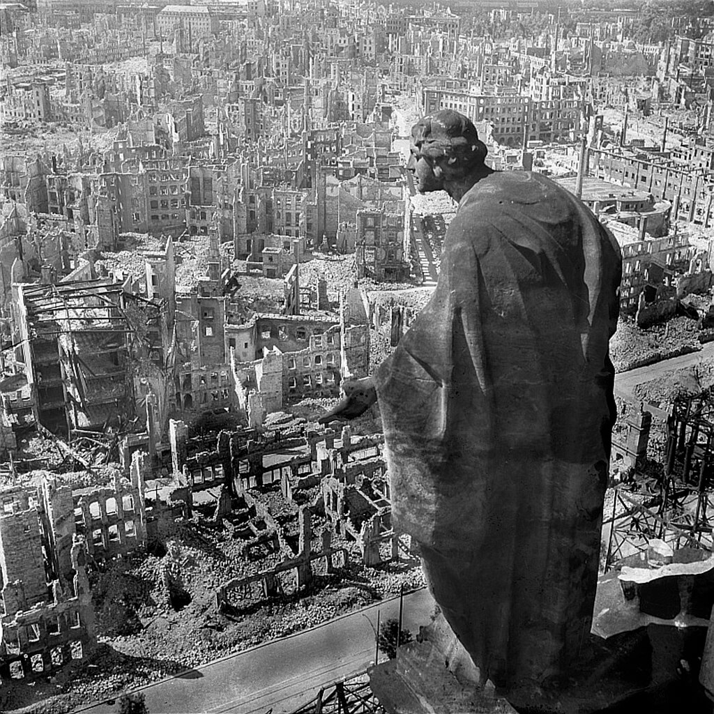 La ciudad de Dresde tras el bombardeo aliado