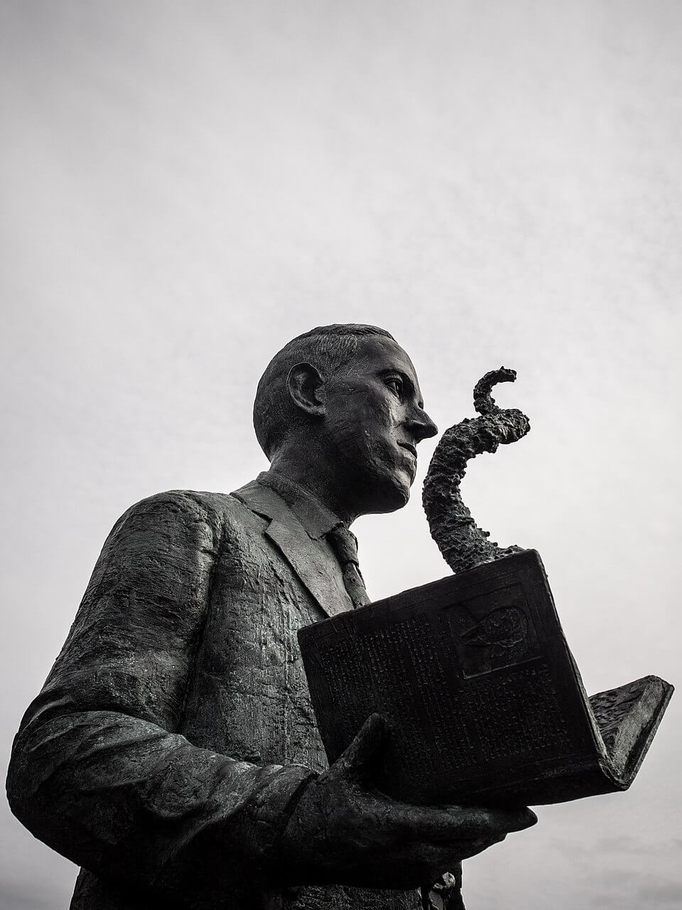Escultura de Lovecraft en Providence