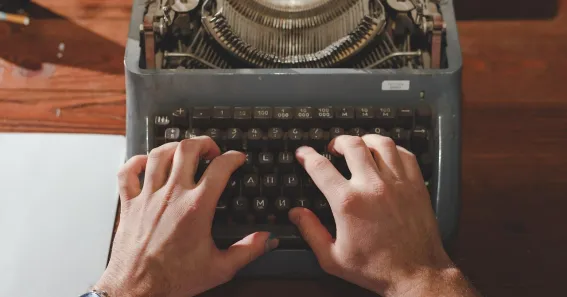 El Negro Literario: la controvertida figura detrás de muchos éxitos editoriales