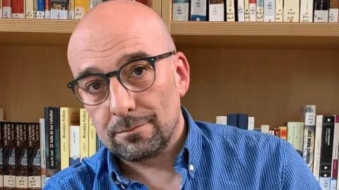El escritor Carlos de Miguel